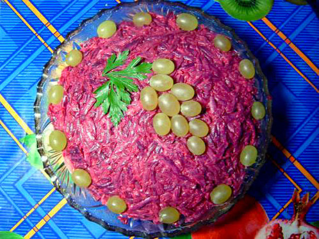 9 Свекольный салат с виноградом