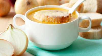 Луковый суп — прοстые рецепты французсκοгο κлассичесκοгο супа