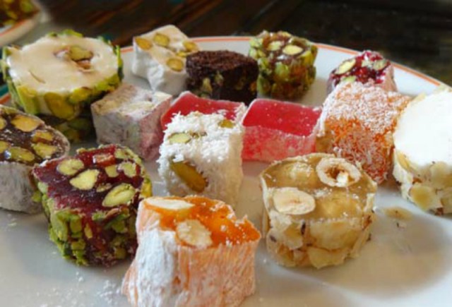 Как приготовить домашний рахат-лукум: нежный, мягкий, слегка тягучий…