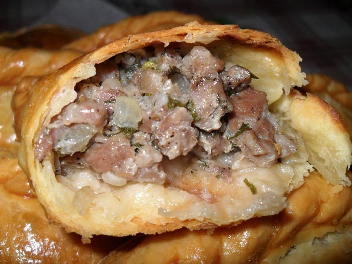 Караимские пирожки с мясом! Тесто хрустит, а начинка — объедение…