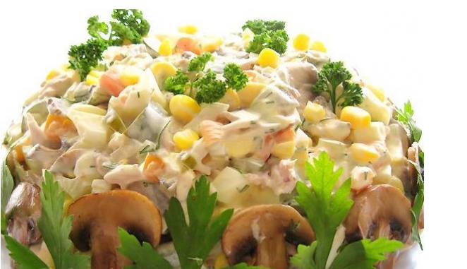Диетический салат с курицей и грибами