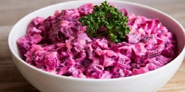 Свекольный салат по этому рецепту получается настолько вкусный что просто невозможно оторваться!