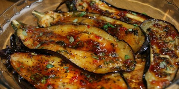 Быстрые пикантные баклажаны: лучшая закуска на все случаи жизни!