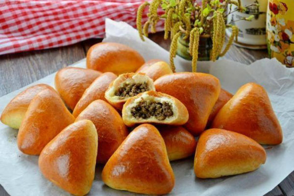 Простые, но очень вкусные пирожки на кефирном тесте