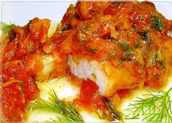 Рыба тушеная с помидорами