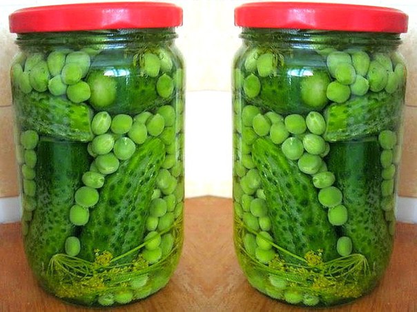 Маринованные огурцы и зеленый горошек — «набор для «Оливье»