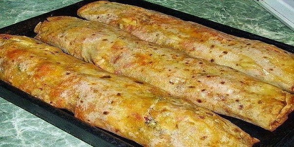 Фаршированный лаваш, запеченный в духовке — отличная идея!