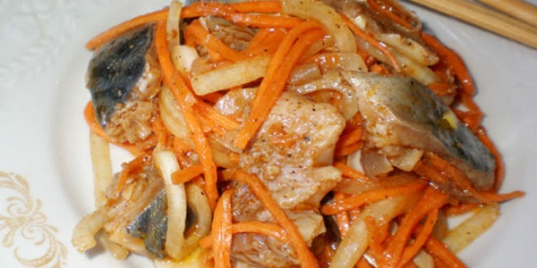 Вкуснейший рыбный салатик с нежной кислинкой!