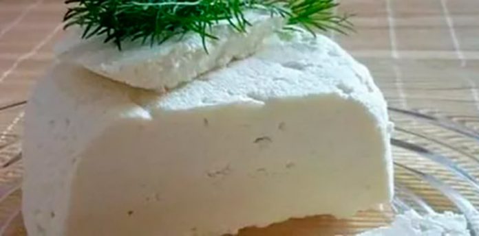 Как приготовить из кефира и молока домашний сыр?