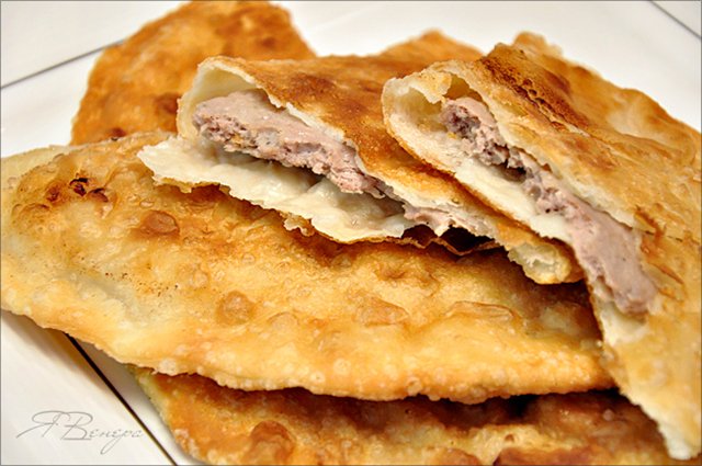 Как приготовить самые вкусные чебуреки на скорую руку. Очень вкусно!