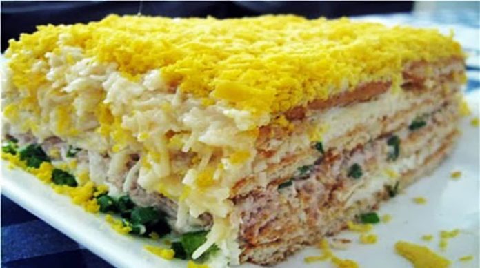 До неприличия вкусный торт-салат закусочный. Очень вам рекомендую!