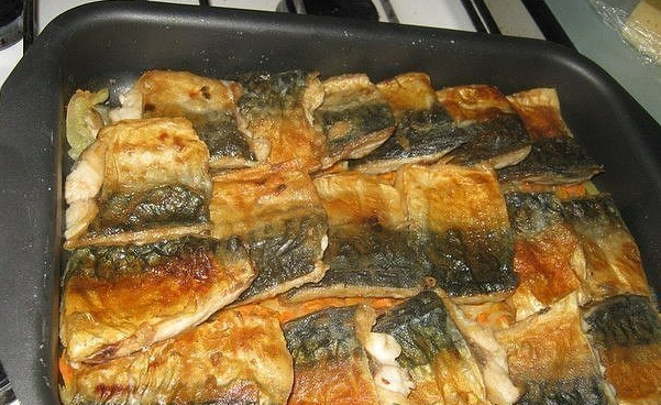 Обалденная скумбрия, запеченная в духовке