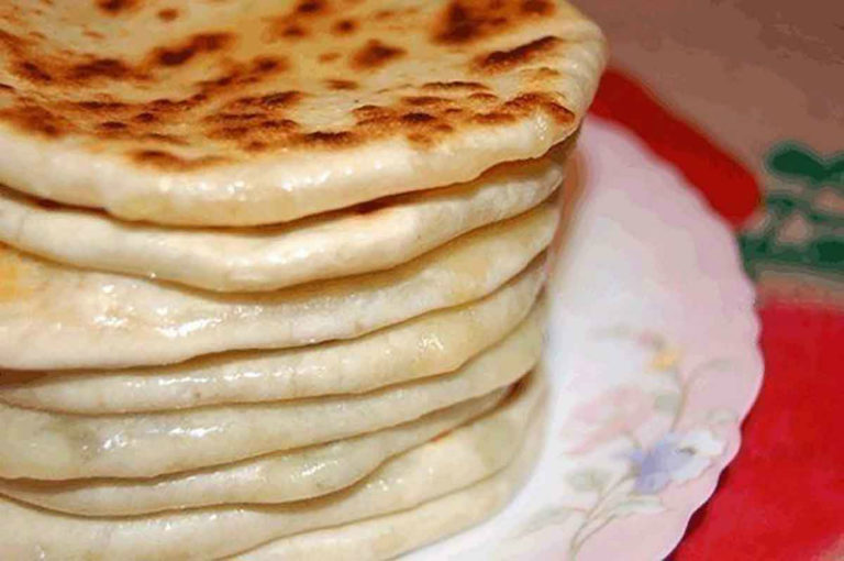 Приготовила стопку ароматных лепешек за полчаса: Вкуснейшие хычины по специальному рецепту!