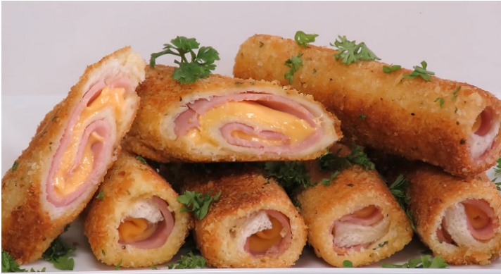 Вкусный и сытный завтрак на скорую руку: трубочки из хлеба
