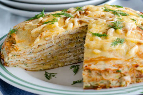 Блинный торт с курицей и грибами