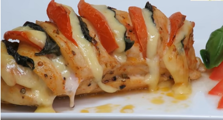 Сочное куриное филе с сыром в духовке