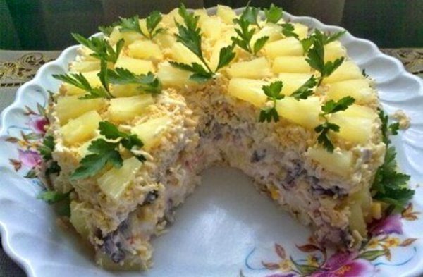 Закусочный торт-салат из крекеров. Готовится очень быстро!