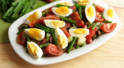 Салат «Сытный»: Картофельный салат с яйцом и помидорами