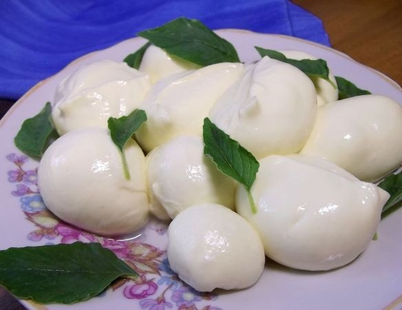 Домашняя моцарелла. Вкуснее магазинной а готовится за пол часа!