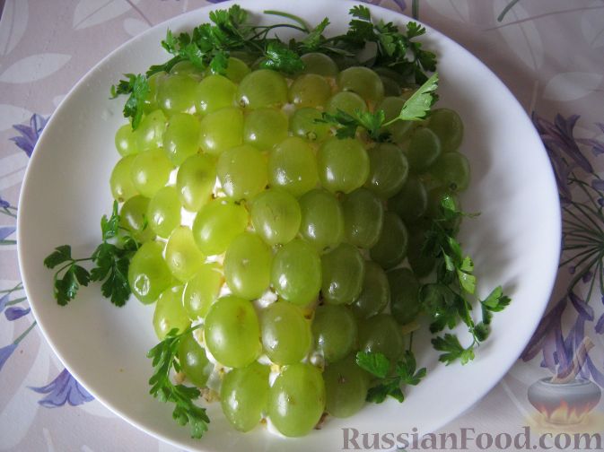 Салат «Тиффани» с курицей и виноградом