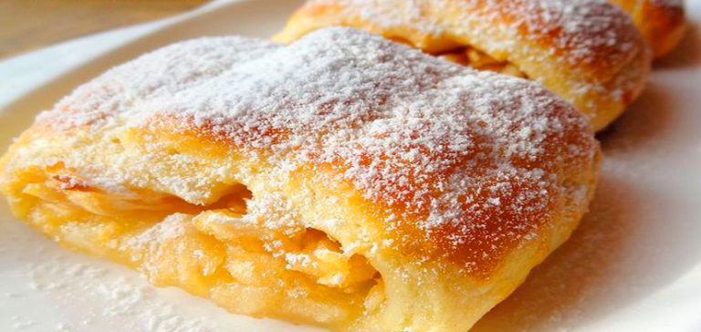 Быстрый рулет с яблоками из песочного теста