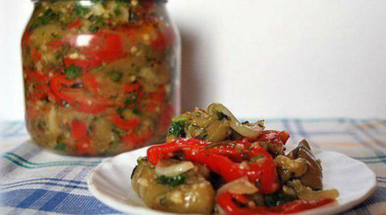Салат из маринованных баклажанов