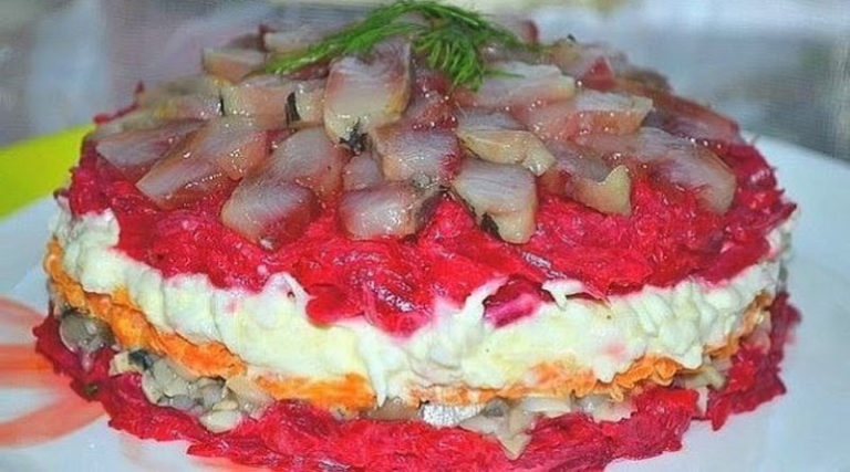 Очень вкусный салат с сельдью