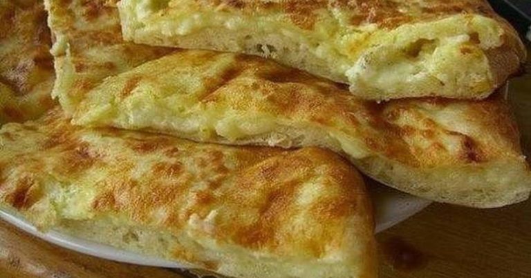 Быстрое хачапури к завтраку — чай, аромат сыра и хрустящая корочка