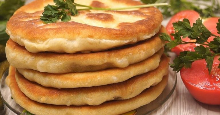Домашние лепешки: рецепт теста и 10 вариантов начинок