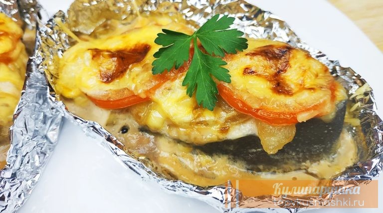 Горбуша с овощами и сыром, запеченная в духовке