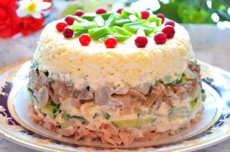 Необычный салат из самых обычных продуктов. Неимоверно простой и потрясающе, восхитительно вкусный