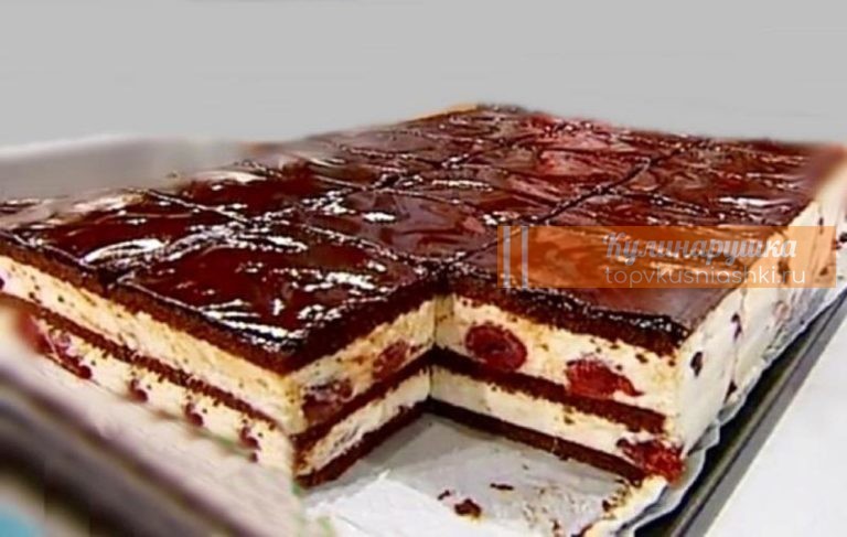 Шоколадное пирожное с вишней. Очень вкусно