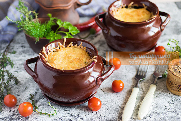 Потрясающая картофельная бабка с мясом в горшочках