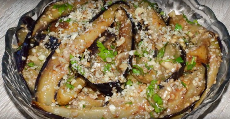 Невероятно вкусные баклажаны с орехами – готовы сразу