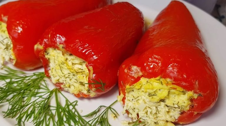 Новые фаршированные перцы с творогом и чесноком: отличная холодная закуска