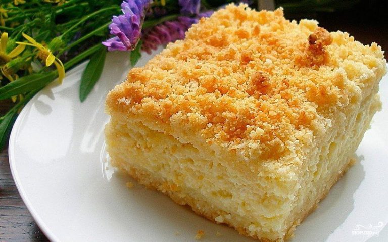 Творожная коврижка — это простая и идеальная закуска к утреннему кофе или чаю