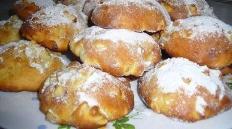 Вкусные яблочные булочки к утреннему чаю: Готовятся элементарно