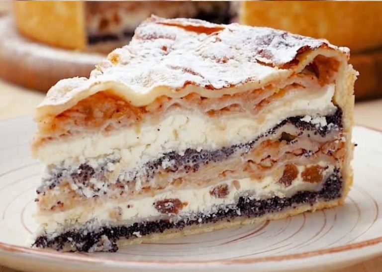 Невероятно вкусный балканский пирог с творогом и яблоками