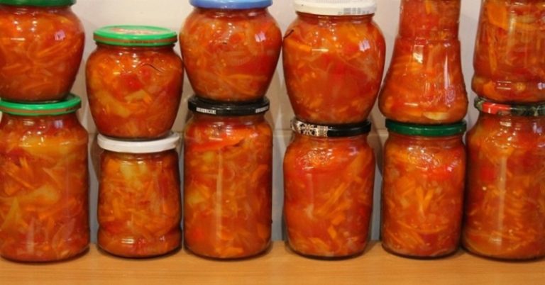 Этим рецептом салата «Дунайский» нас всегда угощала бабушка на новогодние и рождественские праздники