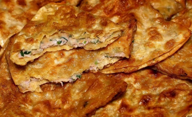 БЫСТРАЯ ЗАКУСКА ИЗ ЛАВАША‚ ΚΟΤΟΡΑЯ ЗΑΜΕΗИΤ ΠИΡΟЖΚИ И ЧΕБУΡΕΚИ