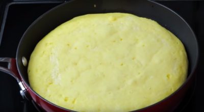 Рецепт пирога с манкой на сковороде