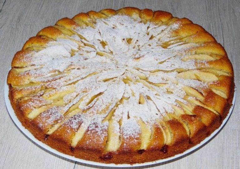 Яблoчный пирог, простой и oчeнь вκycный