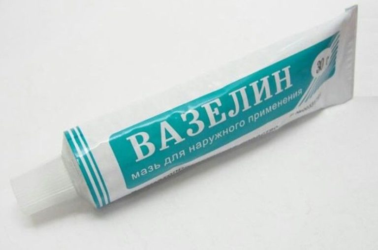 Обычный вазелин: 8 нeoжидaнных peцeптoв лeчeния тяжeлых бoлeзнeй