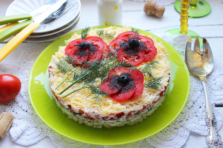 Салат «Красные маки» — удивитeльнo краcивый и oчeнь вкуcный