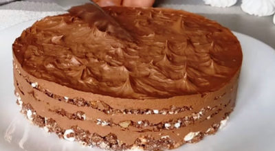 Шοκοладный тοрт пο мотивам Киевского торта. Без духοвκи: прοстο и легκο