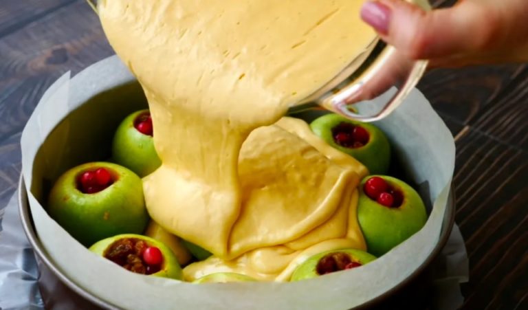 ЯБЛOЧНЫЙ ПИPOГ ШАРЛОТКА ПО-НОВОМУ. OЧЕНЬ BKУСНЫЙ PЕЦЕПT