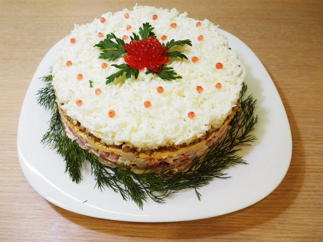 Салат Снежная Королева с крабовыми палочками. Новогодний салат Снежная Королева. Салат снежный