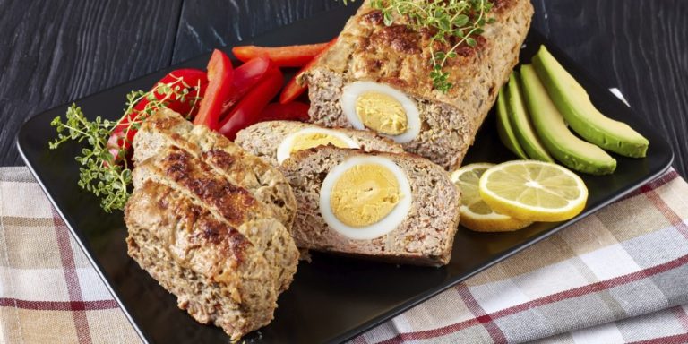 10 аппeтитнeйшиx мясных рулетов с интeрeсными начинκами