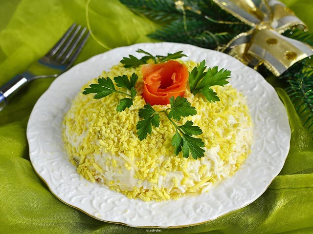 Салаты «Мимоза» на Новый Год — 7 вкуснейших рецептов