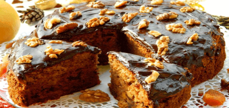 Чайный пирог с грецкими орехами и сухофруктами
